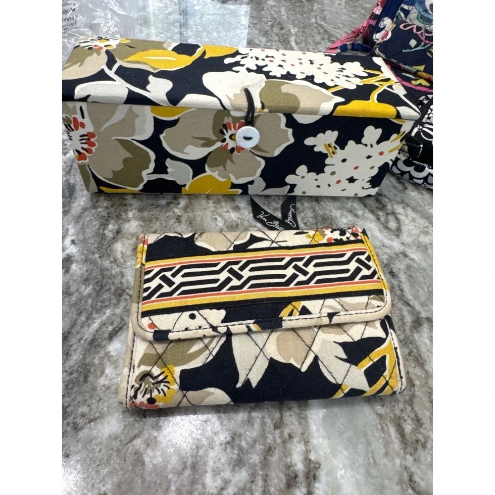 Lot of Vera Bradley  collection various colorful, quilted cotton purses wallets - Picture 3 of 8